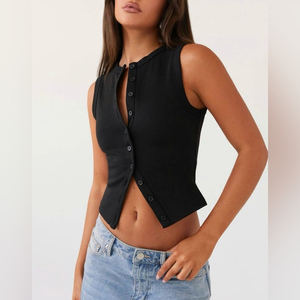 NWOT Women's Plain Button Front Ribbed Tank Top in Black - Size Small